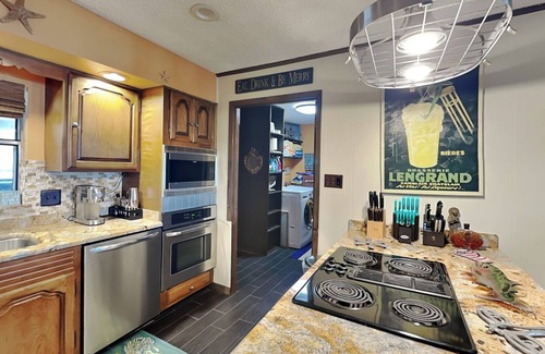 Dandridge Cabin | Sunset Cove | Pet-Friendly w/Heated Pool + Game Room
