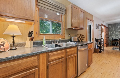 Maggie Valley Cabin | Sunset Creek, Pets Welcome, Motorcycle Friendly, Creek-Front