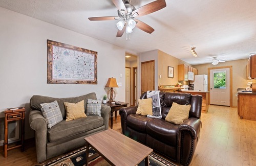 Maggie Valley Cabin | Sunset Creek, Pets Welcome, Motorcycle Friendly, Creek-Front