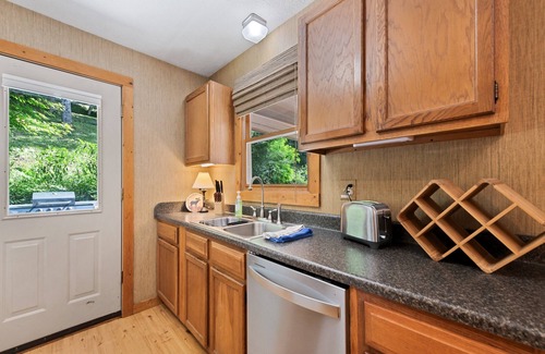 Maggie Valley Cabin | Sunset Creek, Pets Welcome, Motorcycle Friendly, Creek-Front