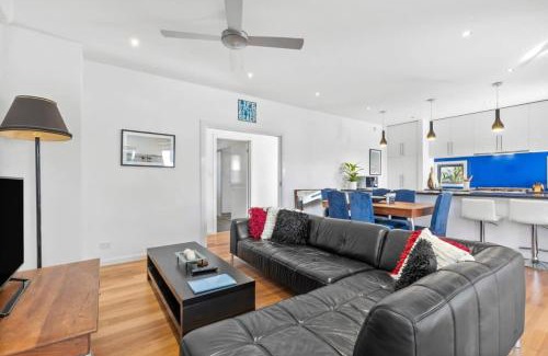Ocean Grove House | Sunset Days Family Holiday House 200m to Shops