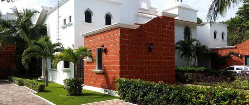 Playacar Bed & Breakfast | Sunset Double Room in Stunning Villa Playacar Ii