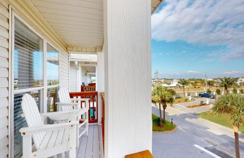Fort Walton Beach Apartment | Sunset Dreamer @ Sunset Cottages, 5C