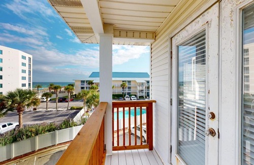 Fort Walton Beach Apartment | Sunset Dreamer @ Sunset Cottages, 5C