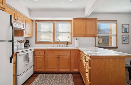 Champlin House | Sunset Drive Newly Remodeled 2bd/Short&Long StayOK