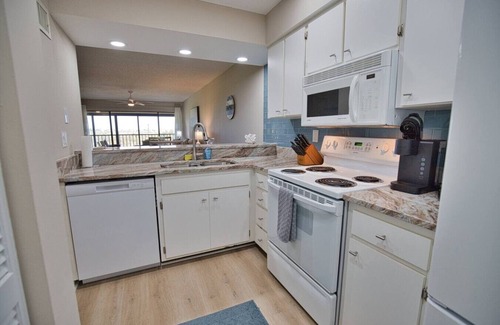 Englewood Apartment | Sunset Escape 2BR Coastal Retreat Englewood Beach