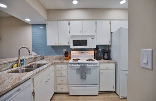 Englewood Apartment | Sunset Escape 2BR Coastal Retreat Englewood Beach