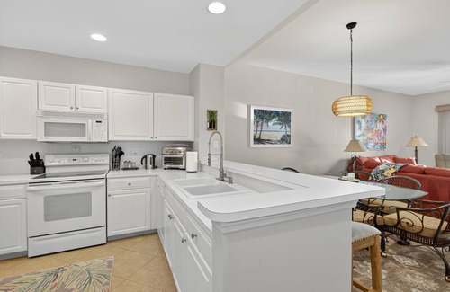 Tropical Cove Condo | Sunset Escape at Lexington CC Lake Village