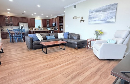 Marble Falls House | Sunset Escape lnBreathtaking views + fun amenities lnPet Friendly - New Flooring