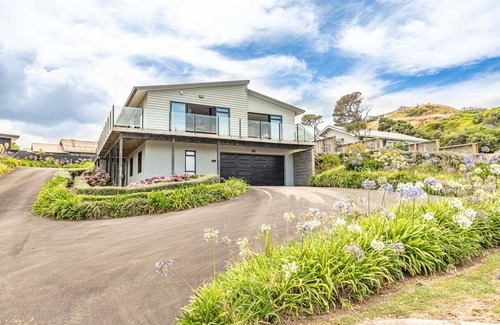 Kai Iwi House | Sunset Escape - Stunning Beachfront Views