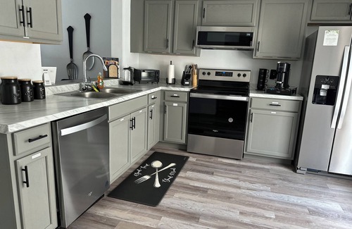 Clearwater House | Sunset Gateway - Mins to Beaches & Golf | Bowling - Shopping - Clearwater Beach