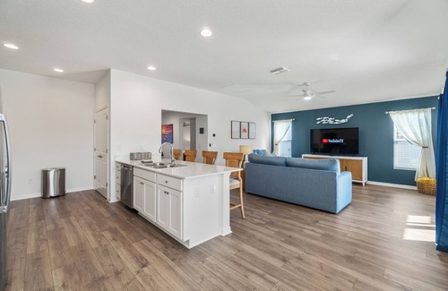 Candler House | Sunset Getaway - 3/2 dog friendly, w/4 seater golf cart