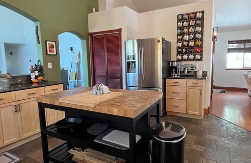 Divide House | Sunset Grove: New Hot Tub-Stunning Views-Game Room