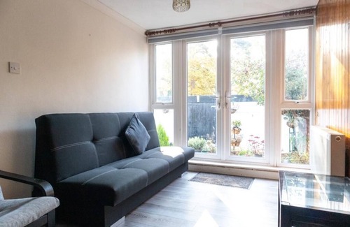 Southampton House | Sunset Haven in Southampton