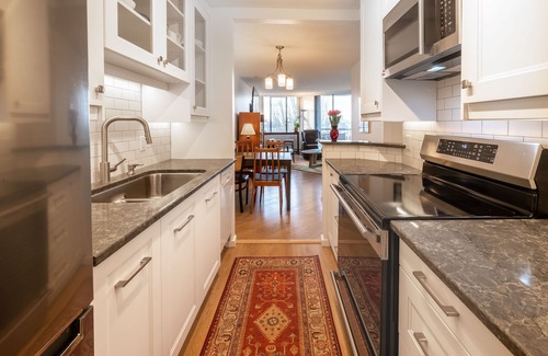 James Bay Condo | Sunset Haven - Study with Desk, Great City Views, Indoor Pool