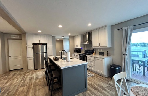 Waterloo House | "Sunset Haven" Waterfront Escape on Lake Greenwood