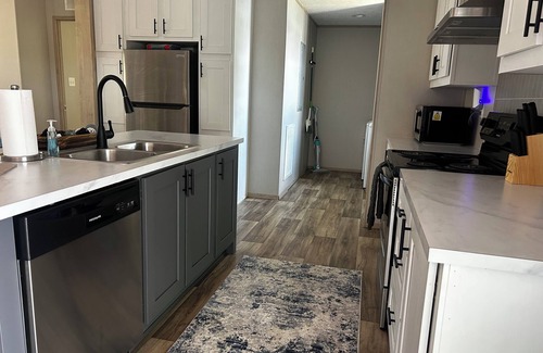 Waterloo House | "Sunset Haven" Waterfront Escape on Lake Greenwood