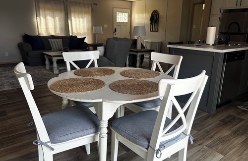 Waterloo House | "Sunset Haven" Waterfront Escape on Lake Greenwood