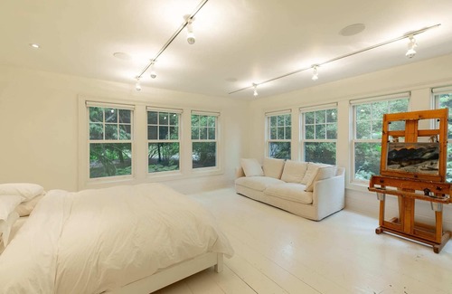 Germantown House | Sunset Hill: 1860's Farmhouse w/Heated Pool +Views