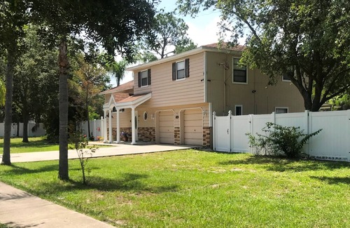 Tarpon Springs House | "SUNSET HOME", 0.6 MILES FROM HOWARD PARK AND BEACH - TARPON SPRINGS, FLORIDA