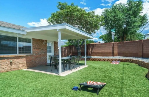 Northeast Heights House | Sunset Home ABQ, Modern Retreat w/3 King Beds