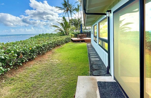 Mokuleia House | Sunset House-beachfront, AC, WiFi, secluded beach, close to epic surf breaks