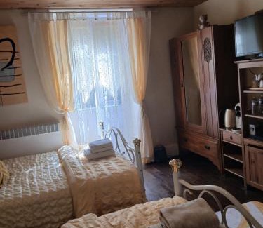 Magnac-Laval Bed & Breakfast | Sunset House Chambres de Hotes