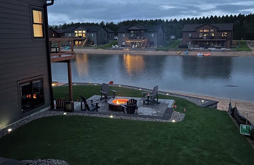 New Lisbon House | Sunset Lake Paradise new 4-bedroom lake house with private beach, WiFi, and AC