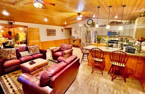 Harpers Ferry Cabin | Sunset Lodge. 10 Bedroom Cabin w/Pool & Outdoor Hot Tub