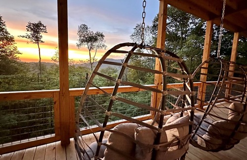 Wolf Laurel Cabin | Sunset Mtn View*Hot Tub*Fire Pit*Game Rm*Massage Chair*Hiking*Near Hatley Pointe