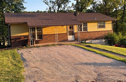Waynesville House | Sunset Place - 3-bedroom house in Waynesville Fort Leonard wood - Pool Table