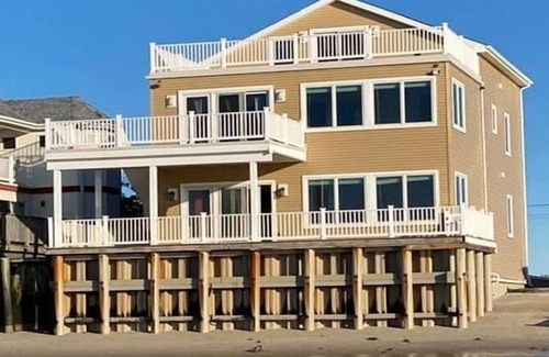 Green Creek House | SUNSET POINT IN PIERCES POINT (3BR/2BA) WATER FRONT HOME