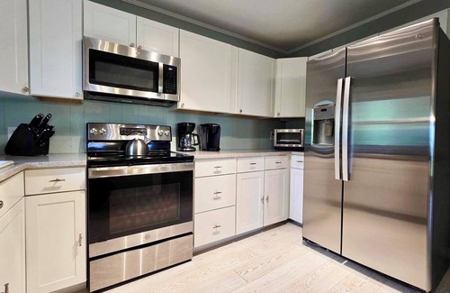 Bryson City Cabin | Sunset Point: mountain view hot tub + fire pit