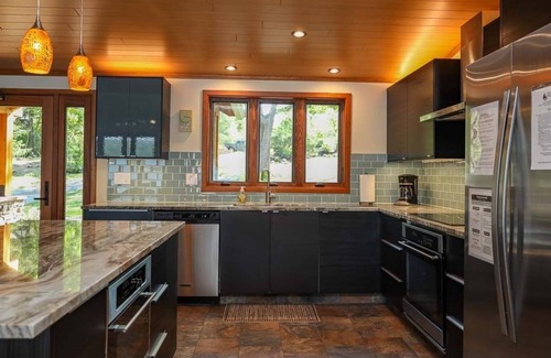 Penn Yan Cottage | Sunset Point:"Upscale Keuka Lakehouse, Walk To Keuka Springs Winery!"