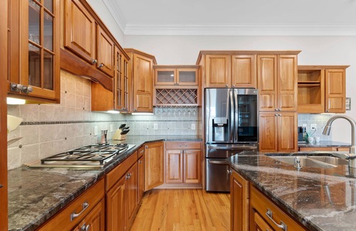 Troutman House | Sunset Pointe by AvantStay | Waterfront, Beach, Fire Pit | Sleeps 14 | 5BDR 4BA