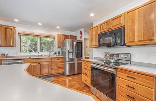 Oakland Cottage | Sunset Pointe