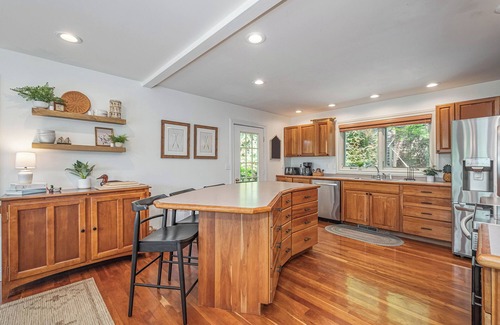 Oakland Cottage | Sunset Pointe