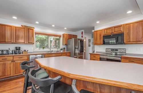 Oakland Cottage | Sunset Pointe