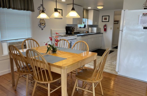 Richfield Springs House | Sunset Retreat - Delightful Cottage on Canadarago Lake