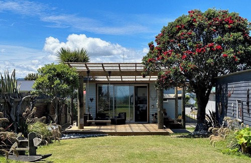 Hokitika House | Sunset retreat for all the family