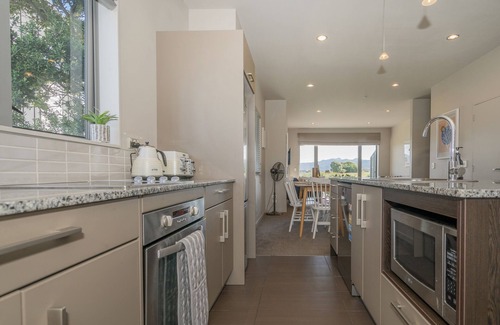 Matarangi House | Sunset Retreat - Matarangi Holiday Home