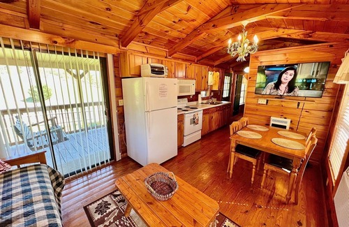 Fleetwood Cottage | Sunset Ridge 3 rentals on 20 acres views & firepit