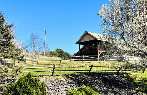 Fleetwood Cottage | Sunset Ridge 3 rentals on 20 acres views & firepit