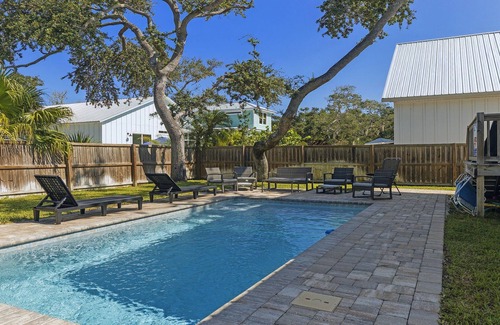 Vilano Beach House | Sunset & Sand Retreat: Heated Pool - King Bed