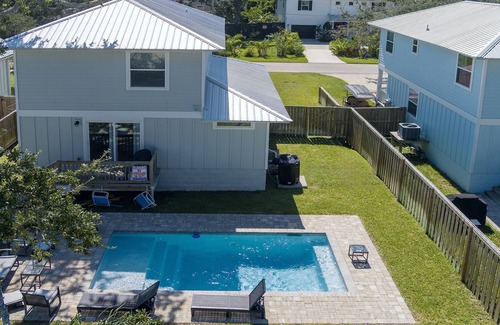 Vilano Beach House | Sunset & Sand Retreat: Heated Pool - King Bed