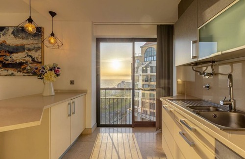 Sao Martinho Apartment | Sunset Seas View Modern T1 Self Catering Apartment