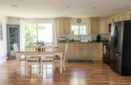 Geneva Cottage | Sunset seneca lake view, wine trail, lake view