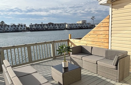 North Charleston House | ☆Sunset Serenity! Tropical Waterfront Oasis Private Patio 10Min->KingSt & Beach☆