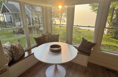 Town of Scriba Cottage | Sunset Serenity: Charming 2-bedroom cottage on picturesque Lake Ontario