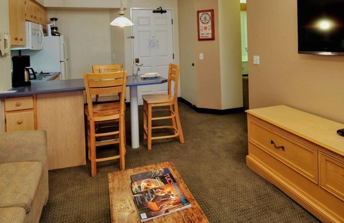 Palo Verde House | Sunset Serenity: Onsite Pool, BBQ Area! 2 Relaxing Units Near Tucson Airport